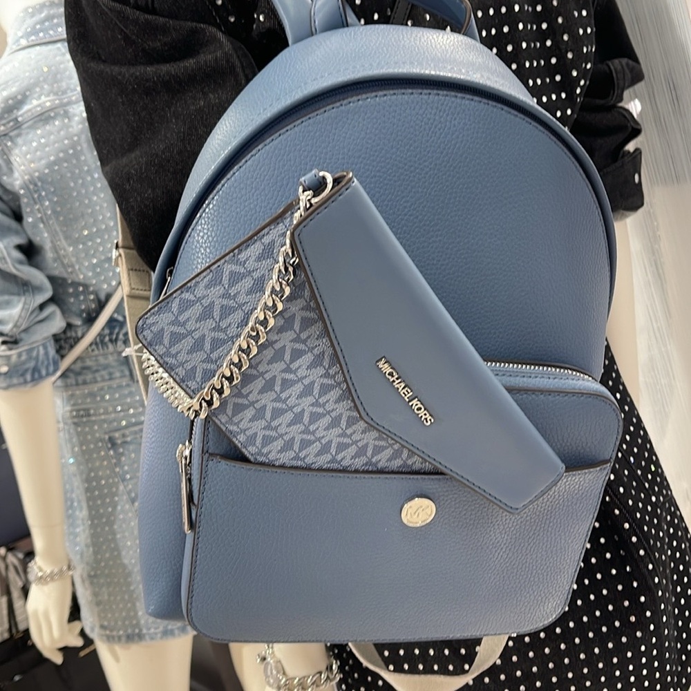 MICHAEL KORS Maisie Medium Pebbled Leather 2-in-1 Backpack
Denim 
NWT - Picture 13 of 16